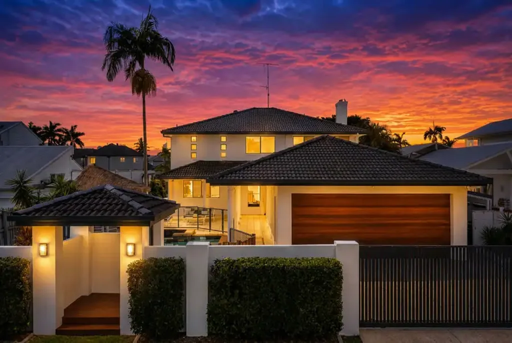 LUXURY WATERFRONT LIVING - PRIVATE JETTY, BOAT RAMP, POOL & MAIN RIVER ACCESS