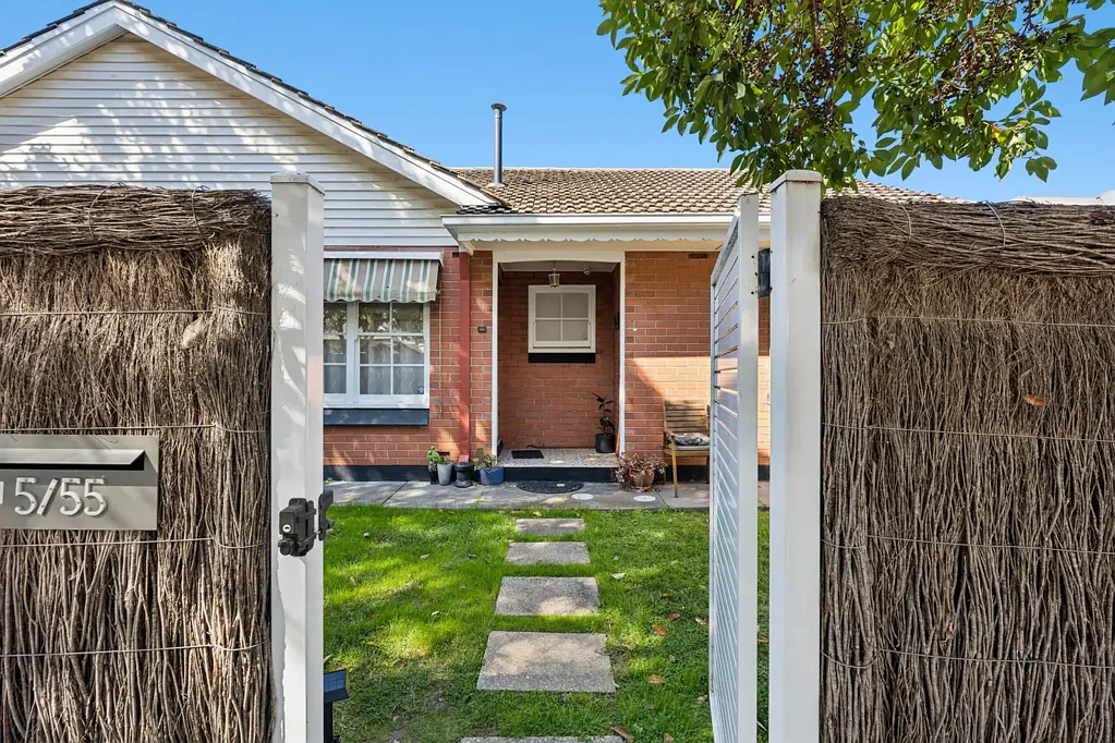 Malvern 2Habitaciones A Delightful 2bedroom Homette in this Superb Locality. Beautiful quiet treelined Street and Single Storey!!
