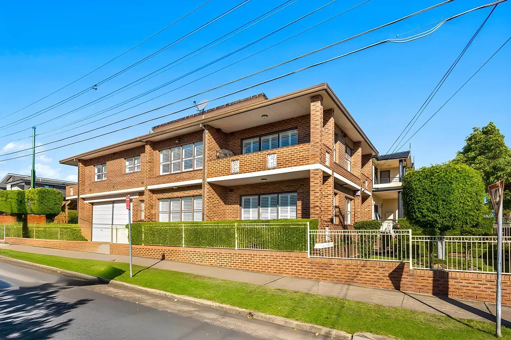 Auburn 4બેડરૂમ HIGH QUALITY FULL BRICK HOME IN LANDMARK CORNER POSITION!!