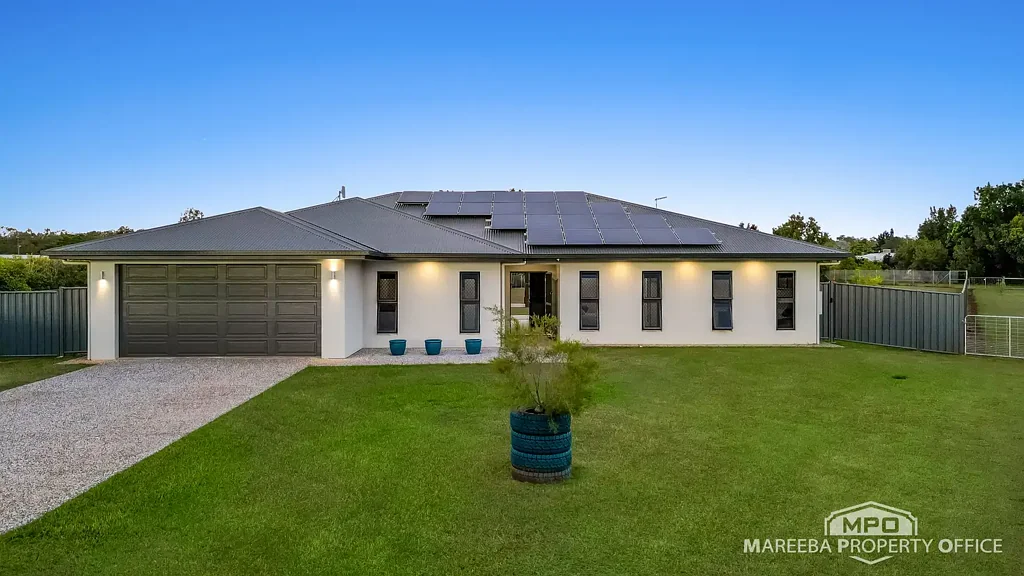 Mareeba 4房  Executive Family Living on 4,089m² with Shed, Solar & Entertaining