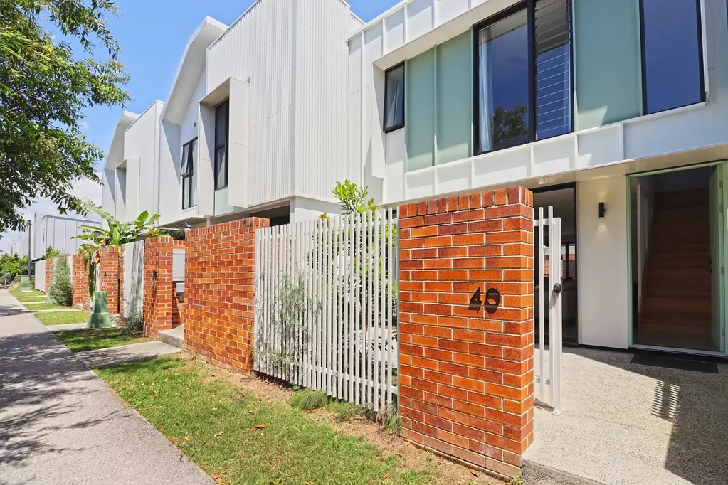 MODERN TOWNHOUSE