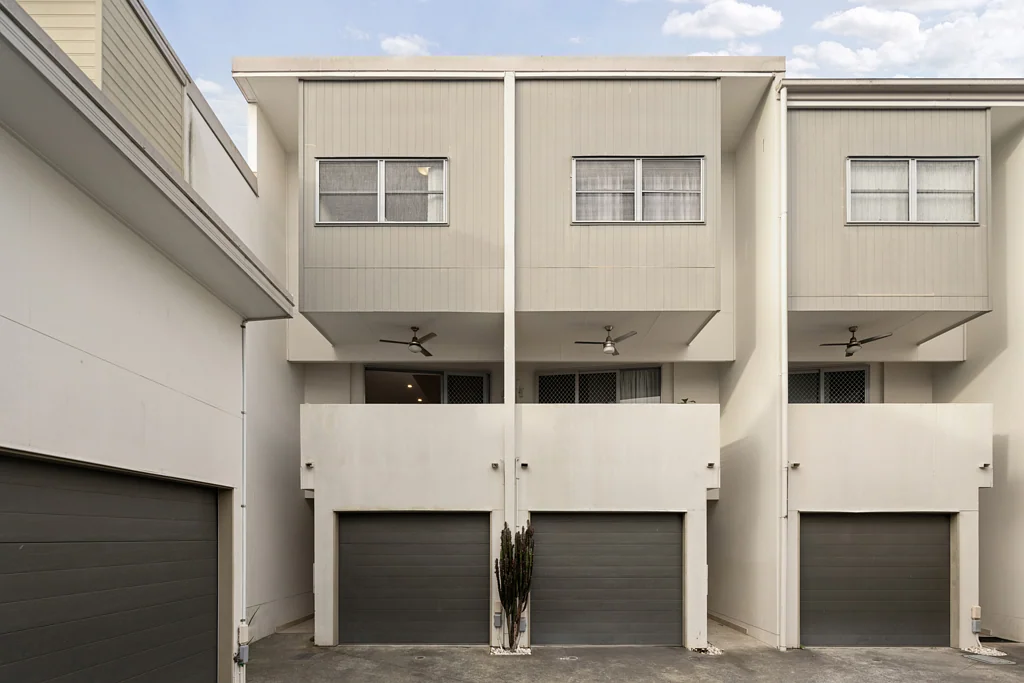 Morningside 3 Bedroom Contemporary Townhouse with Striking Architectural Features & Prime Location