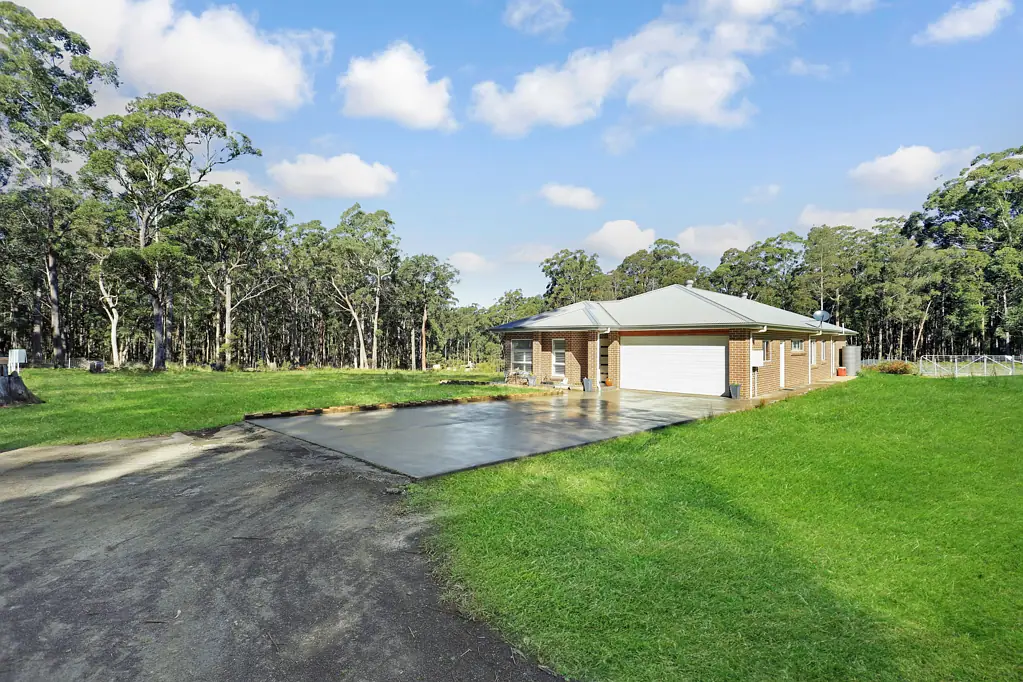 St Georges Basin 4房  Coastal & Rural Retreat  - Your Escape Awaits!