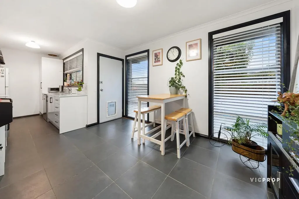 Sunshine West 3 Slaapkamer Comfort, Convenience and Future Potential
