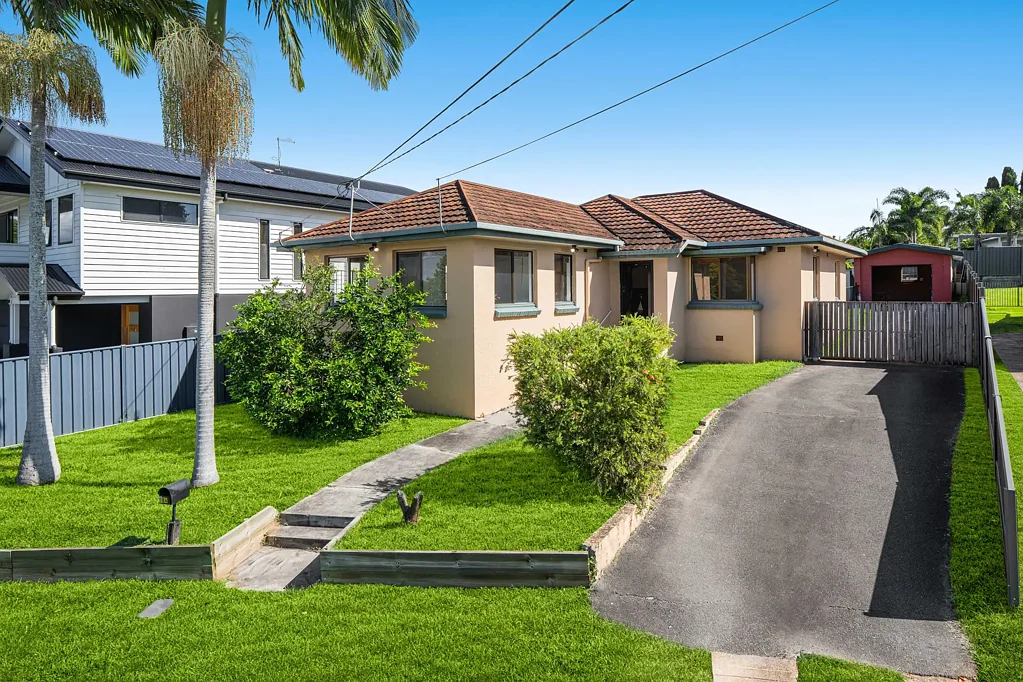 Wynnum 3房  APPEALING HOME, ON 604m2, IN GOLF COURSE PRECINCT