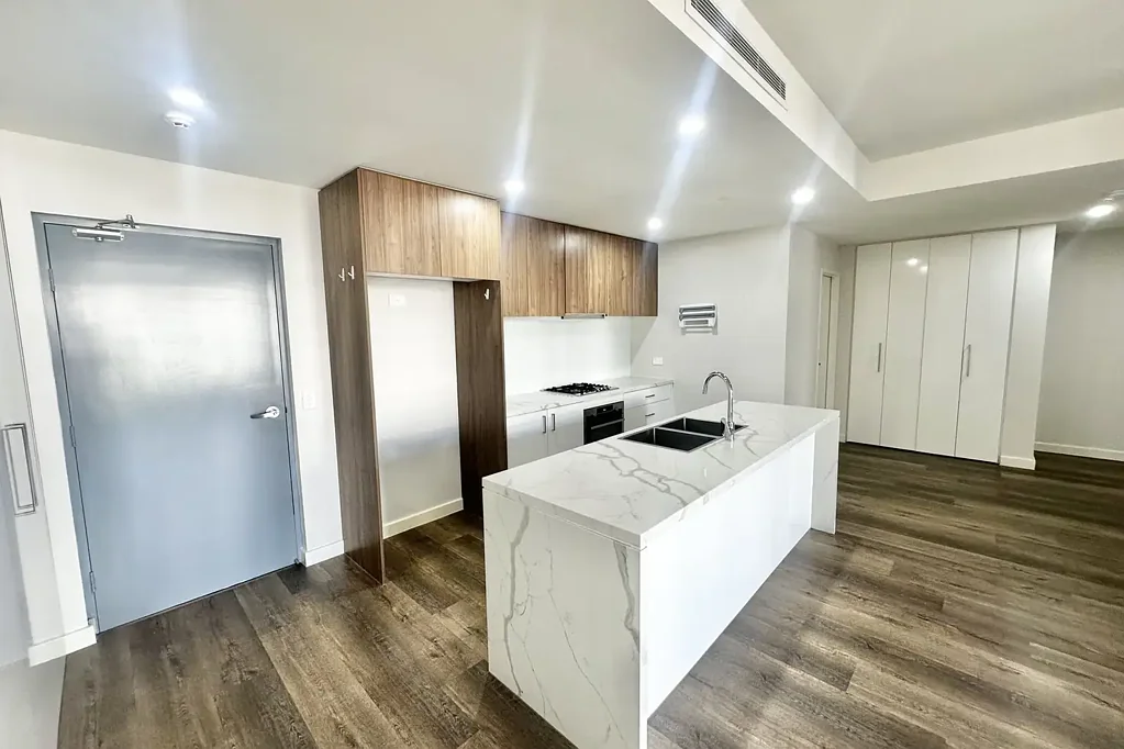 Beautiful Spacious Two Bedroom Apaprtment!