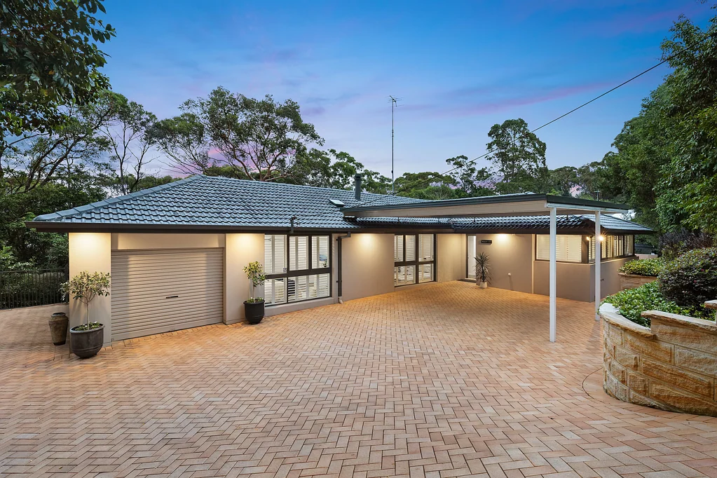 Hornsby Heights 4chambre Immaculate four bedroom plus study family home