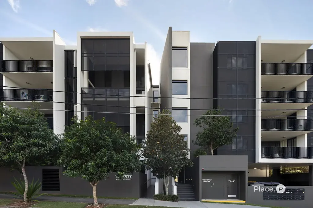 Upper Mount Gravatt 2ห้องนอน Elevated Executive Living in a Lifestyle Precinct