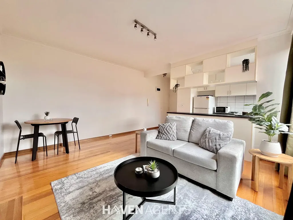 SPACIOUS ONE-BEDROOM APARTMENT IN PRIME LOCATION – FURNISHED – LEAVE THE CAR AT HOME! I HAVEN AGENTS