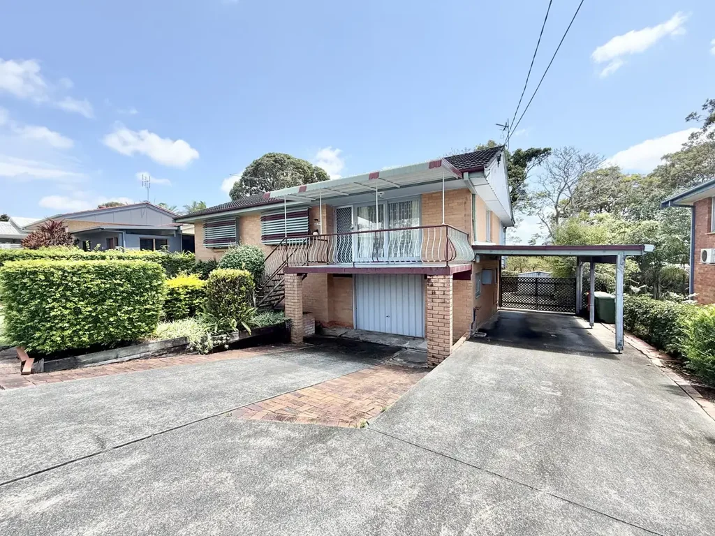 Highset Brick Family Home – 3 Bedrooms, Big Backyard