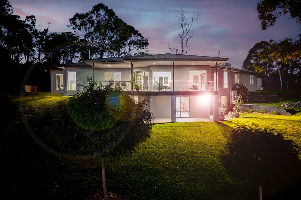 Armidale 4ਬੈੱਡਰੂਮ Sophisticated Family Living Elevated By Space, Style, and Sweeping Valley Views