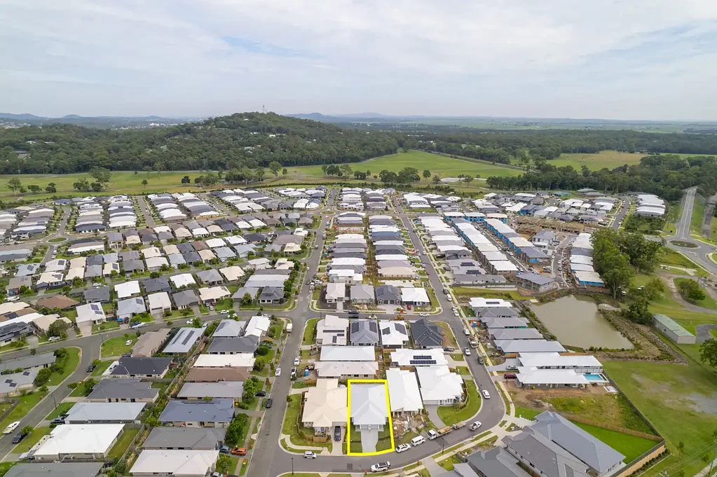 BREAK LEASE - 2 MINS TO PIMPAMA CITY SHOPPING CENTRE - VERY POPULAR ESTATE, GAS STOVE AND HOT WATER -  SAVE ON POWER BILLS.