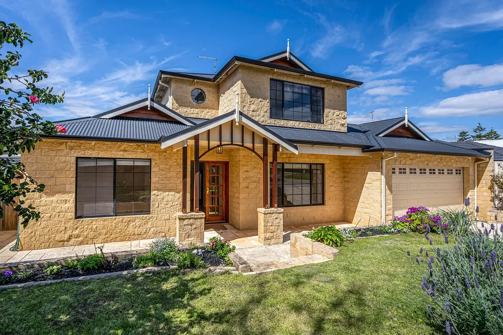 5 Magnetic Square, Halls Head, WA 6210
