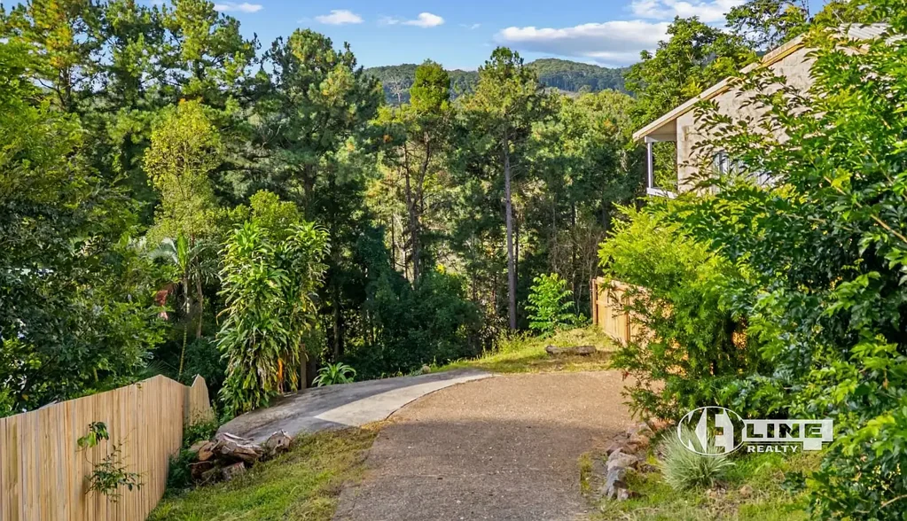 Nambour ELEVATED BLOCK ON THE NORTH SIDE OF TOWN: BRILLIANT VALUE!