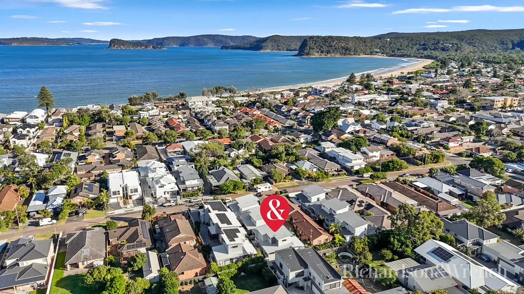 Ettalong Beach 3 Bedroom Coastal Living in a Quality Near New Townhouse with North-East Entertaining