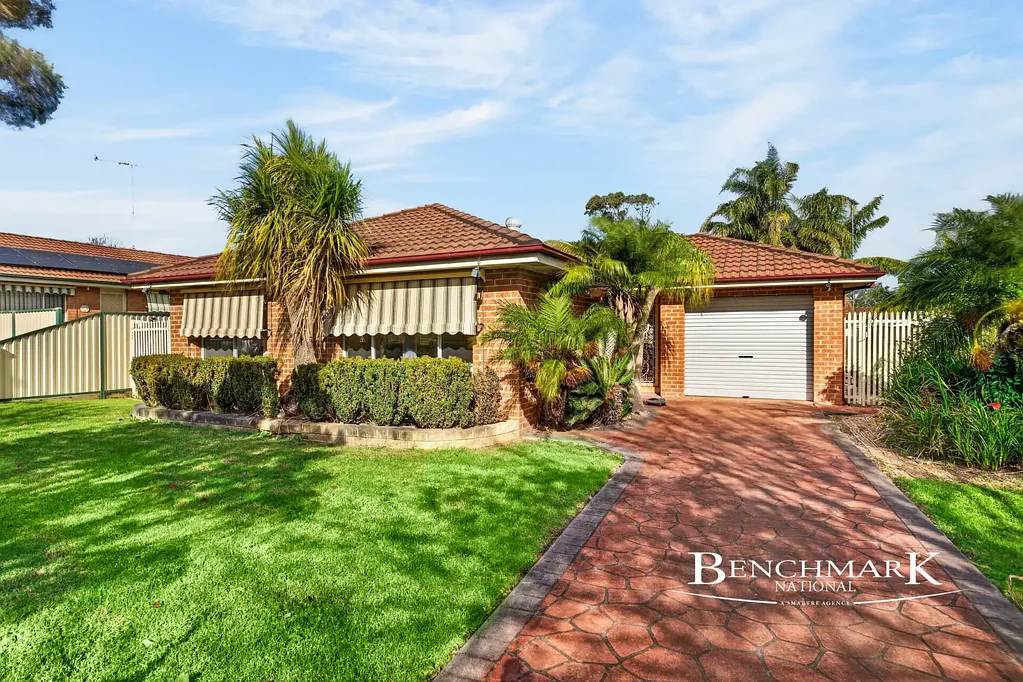 Mount Annan 3ห้องนอน Location is everything, and this home certainly delivers!