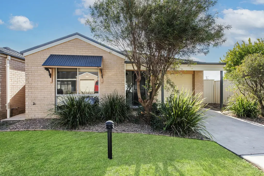 Lovely Stand-Alone Villa in Quiet Complex