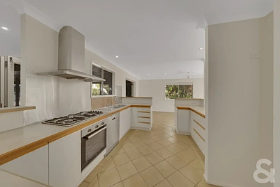 15 Wyndham Road, Beecher, QLD 4680, 4房, 3浴, House