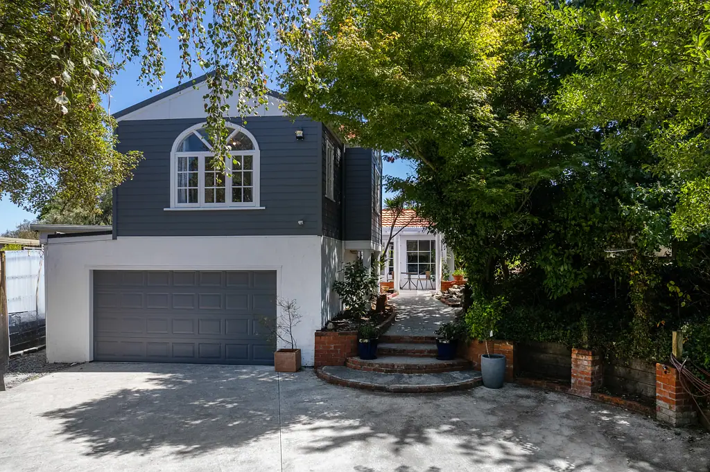 Raumati South 4બેડરૂમ FAMILY FRIENDLY WITH A FANTASTIC FEEL