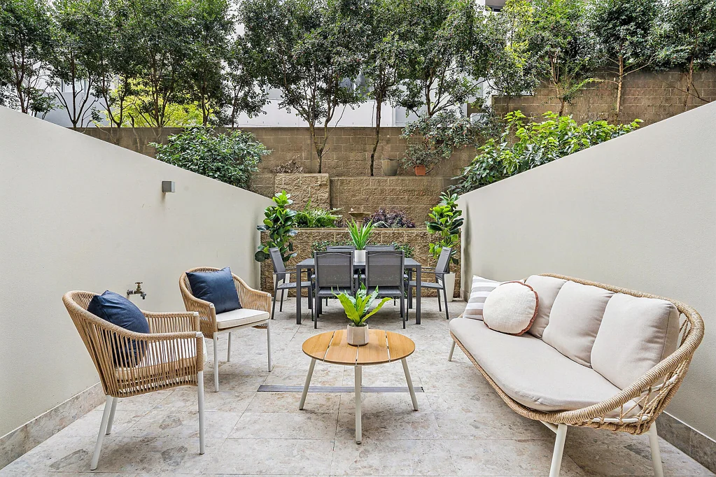 Lane Cove 2Kwarto House-like entertainer's apartment enjoys premium on-site luxury
