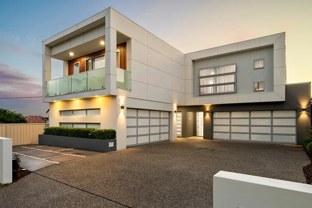 Warners Bay 3ห้องนอน Stunning Lake Views – Torrens Title Living with No Strata Fees