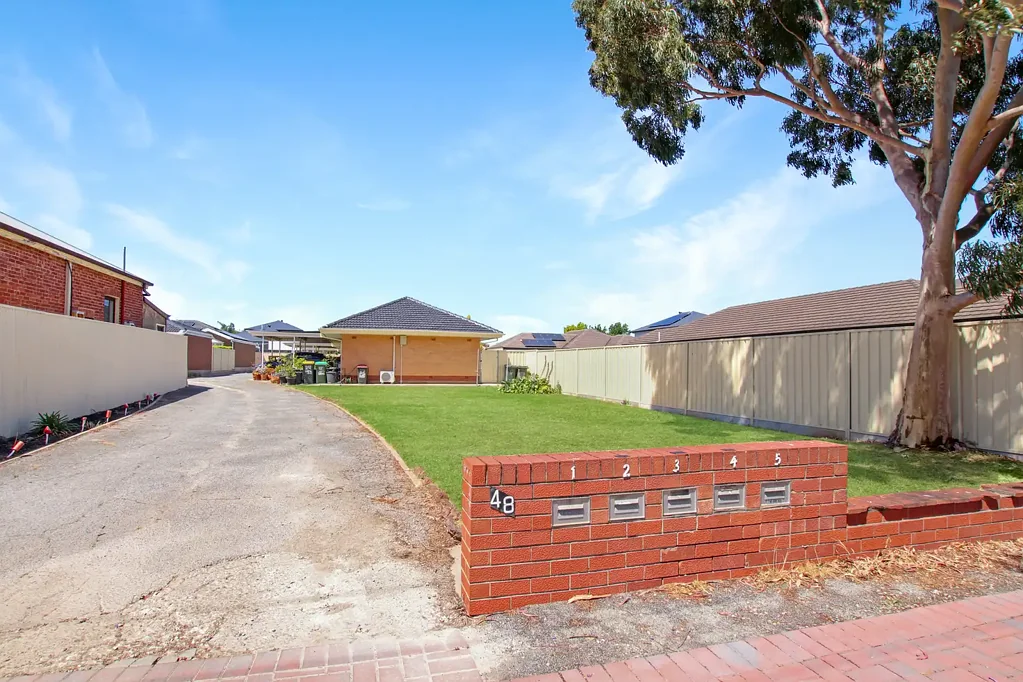 Cosy One Bedroom Unit with Undercover Parking!