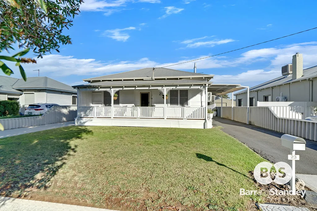 South Bunbury 3침실 Stunning Character Home with Ancillary Accommodation in Prime Location