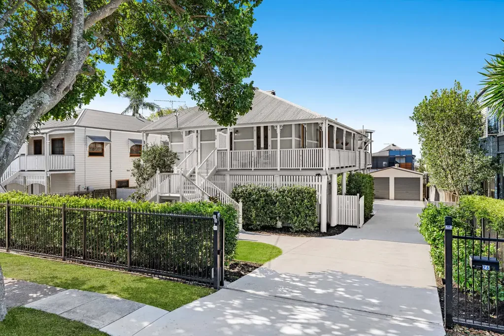 Wynnum 5 Slaapkamer Renovated Bayside Classic with Contemporary Upgrades Minutes from the Waterfront
