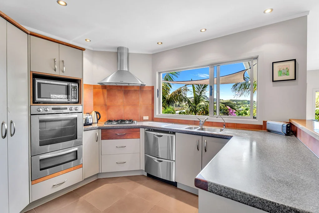 Tairua 3 Slaapkamer Relaxed Coastal Living with a Lush Outlook