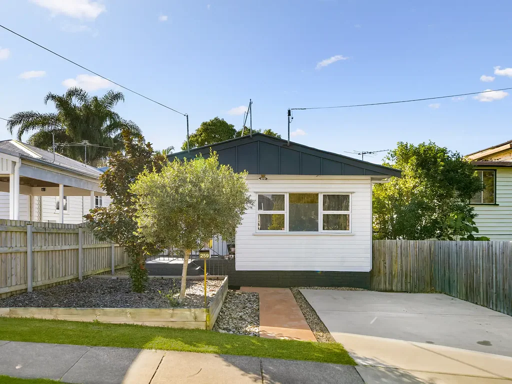 259 Brighton Road, Sandgate, QLD 4017, 4 Bedrooms, 1 Bathrooms, House