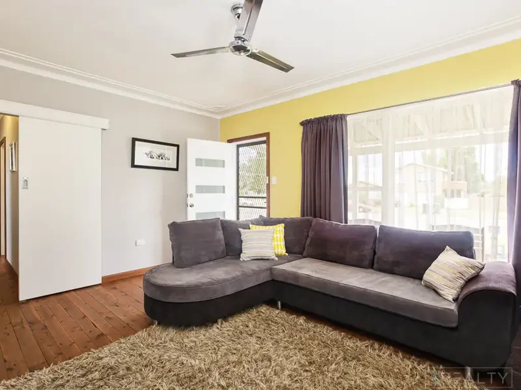 Comfortable 3 Bedroom Home Near the Lake