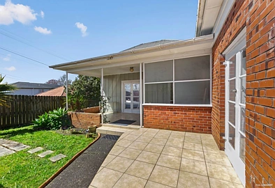 5 bedrooms house in Mt Roskill