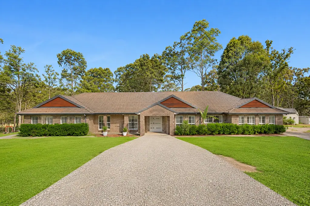 East Kurrajong 5 Slaapkamer Luxury Acreage Retreat with Exceptional Entertaining & Incredible Shedding