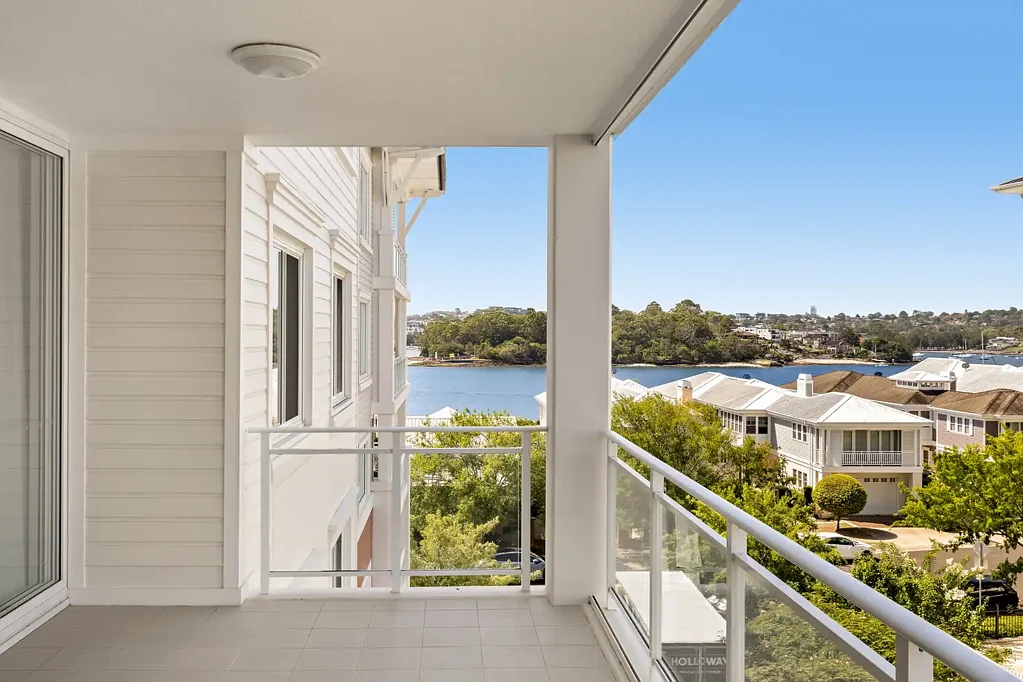 Luxury Living By The Waterside