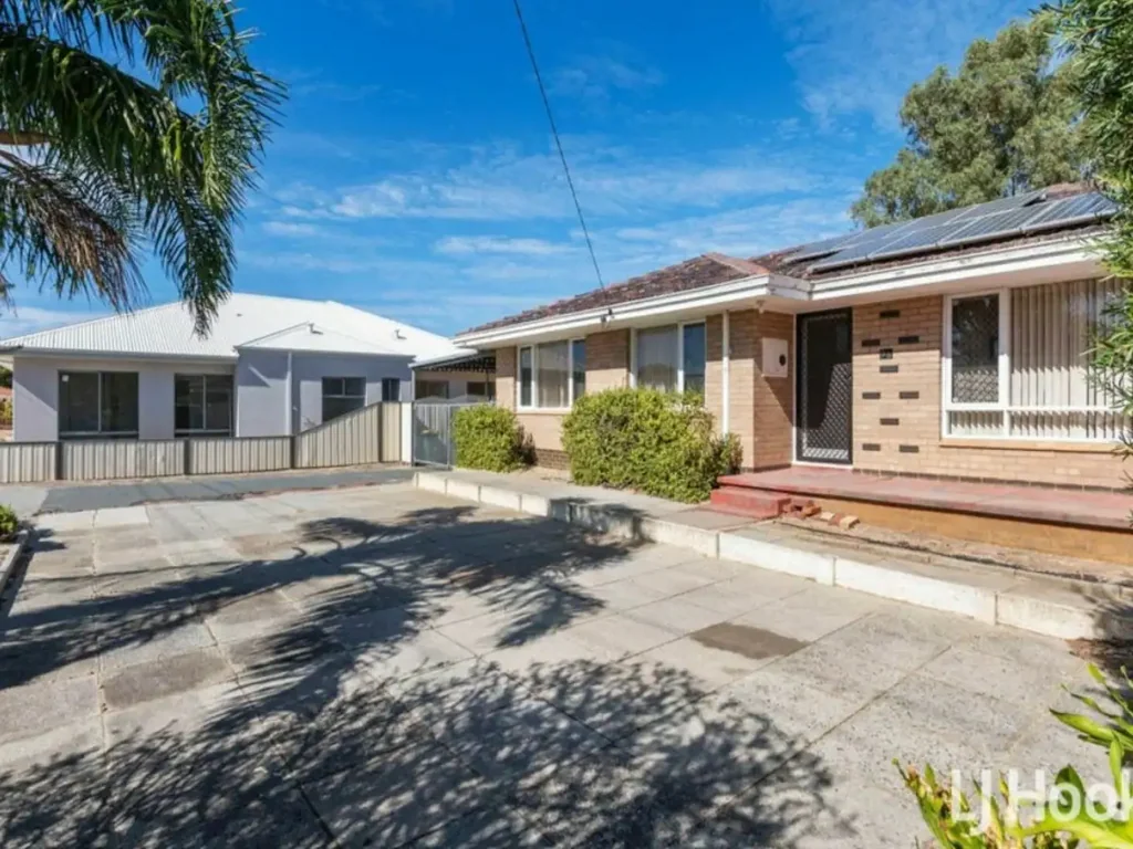 3 Bed 1 Bath Home in a Convenient Maddington Location!
