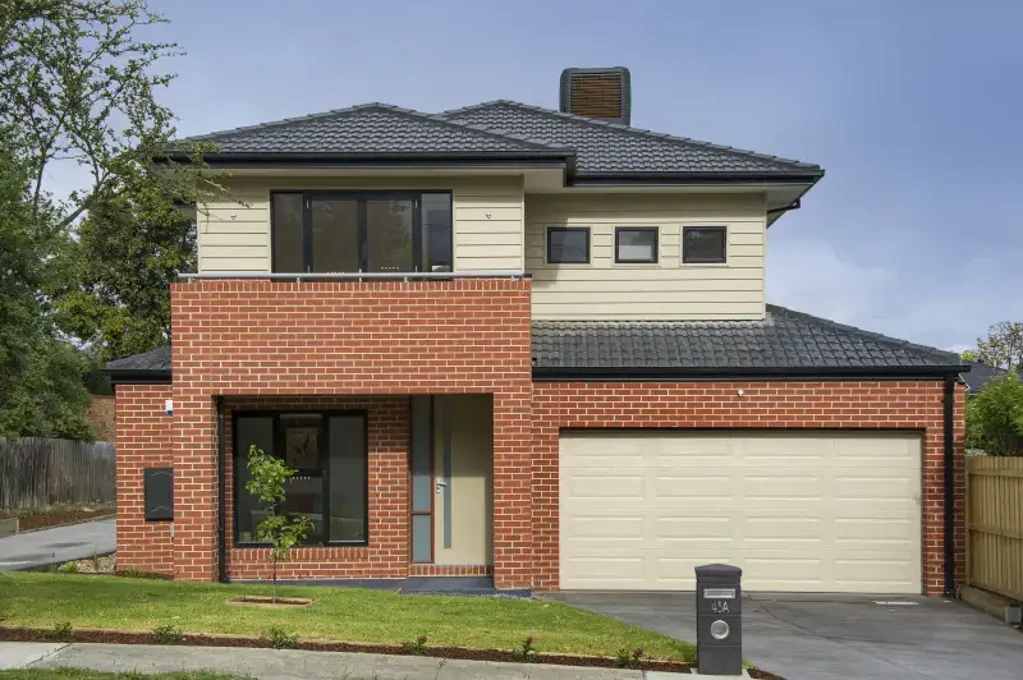 Spacious Double-Storey Family Home in a Prime Burwood Location