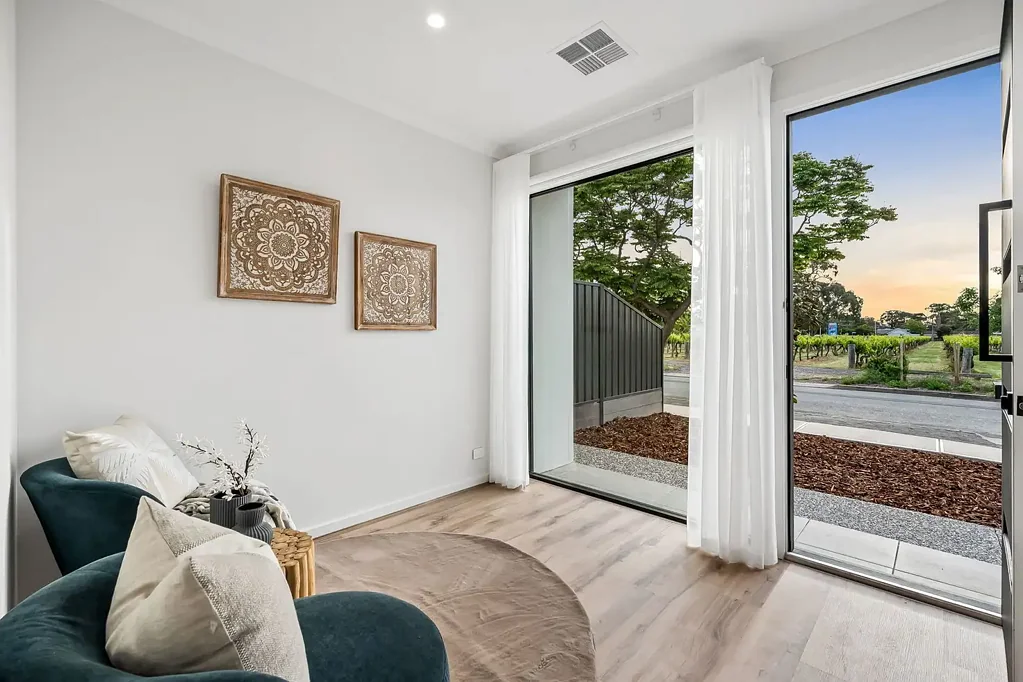 Park Holme 4Phòng ngủ Refined Family Living with a Vineyard Outlook.