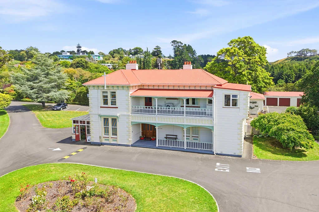 Saint Johns Hill 8ห้องนอน A grand estate awaiting its next chapter