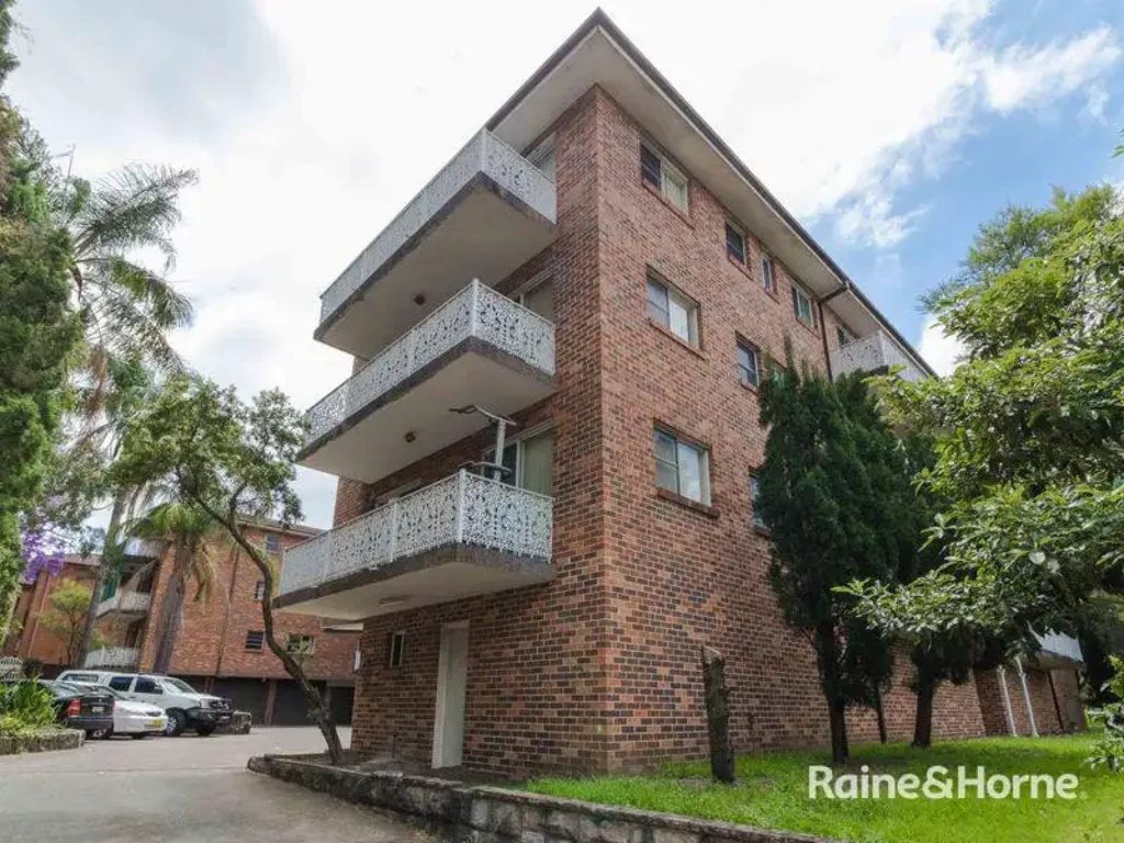 2 BEDROOM UNIT IN FANTASTIC LOCATION!