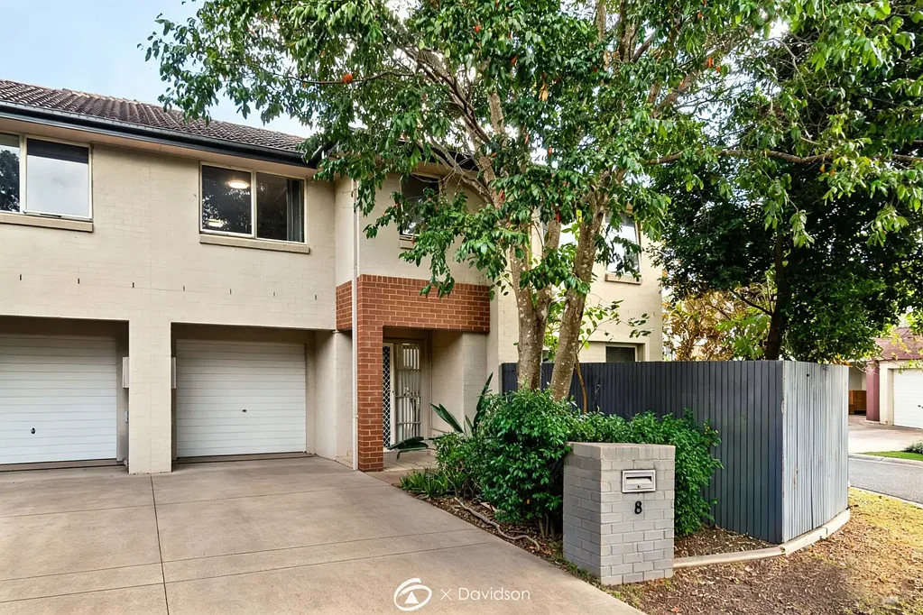 Holsworthy 3房 Mirvac精筑联排 宽敞三房 低维护庭院 便捷交通 优渥社区 Modern Layout | Mirvac Built | Solid Opportunity