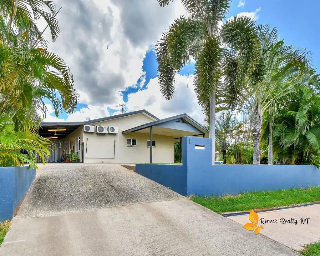 ** LEASE BREAK ** 
THREE Bedroom TWO Bathroom Duplex in a Great Location