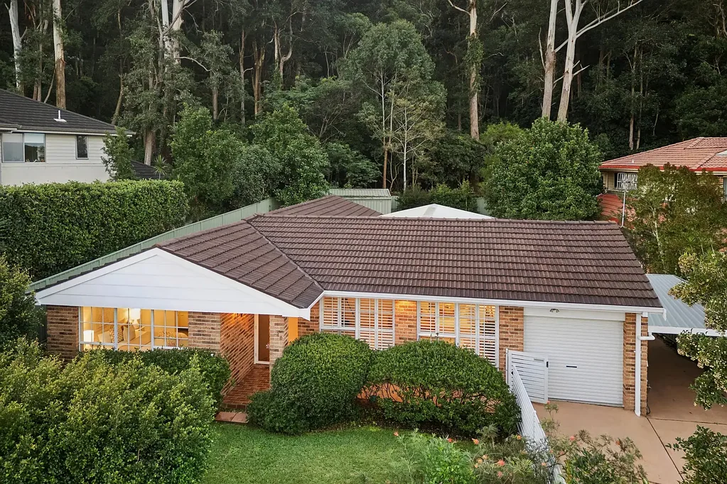 Kincumber 4 Bedroom Coastal living in a prime waterside location