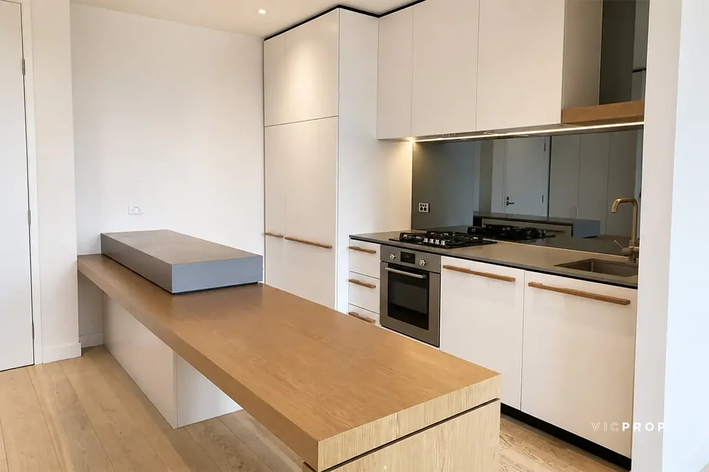 STYLISH ONE-BEDROOM APARTMENT IN A PRIME NORTH MELBOURNE LOCATION