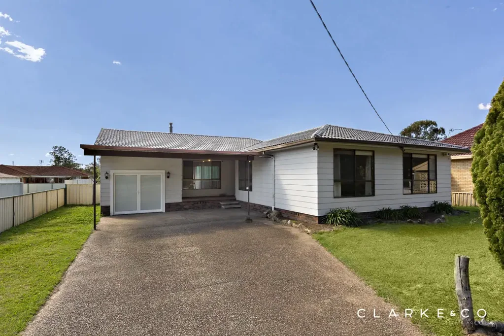 Abermain 4Kwarto FAMILY FLEXIBILITY WITH A POOL AND AN ATTACHED STUDIO!