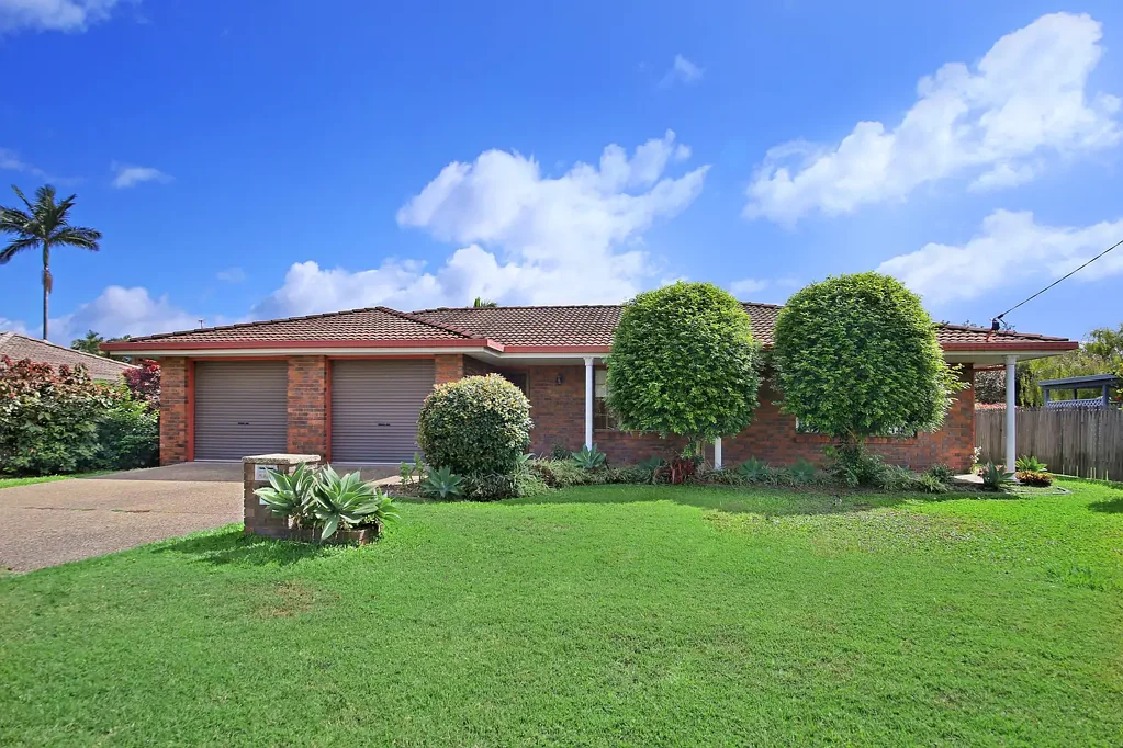 Coolum Beach 3房  Effortless Coastal Living – Walk to the Beach