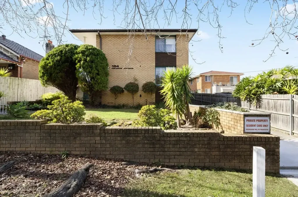 DEPOSIT TAKEN @ $650 pw - Generously Proportioned Apartment With Brilliant Vistas!