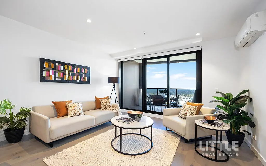 Ivanhoe 3 Bedroom Super-sized Family Apartment with Great Views
