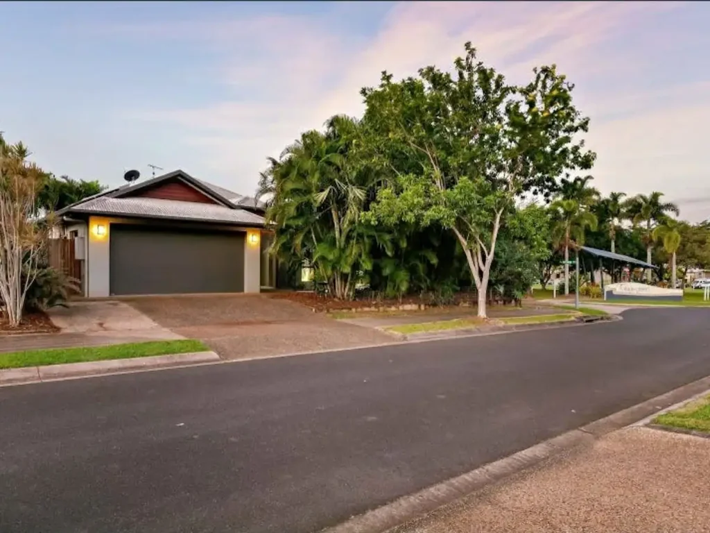 4 Bedroom, 2 Bathroom home in fantastic location.