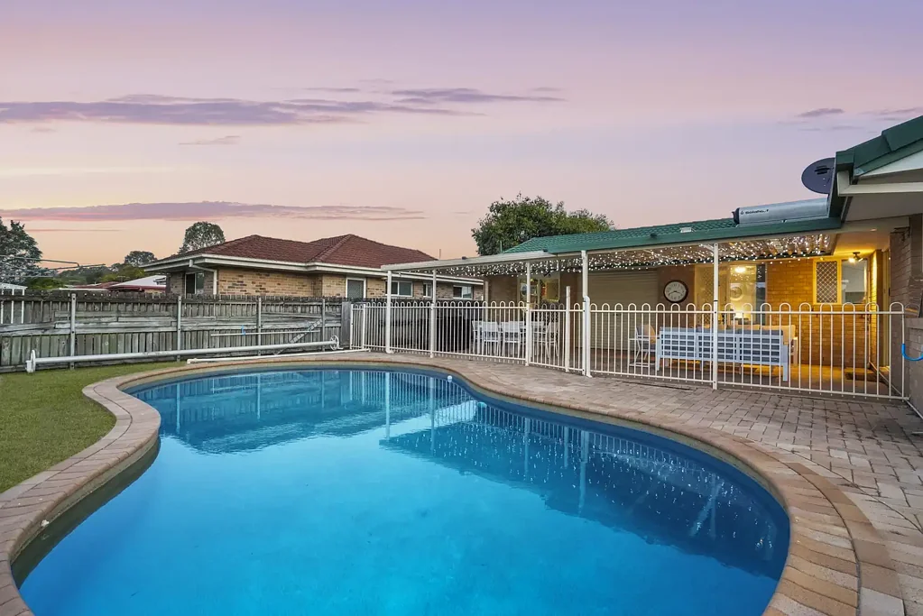 Lawnton 4બેડરૂમ Stunning Family Home with Poolside Entertaining