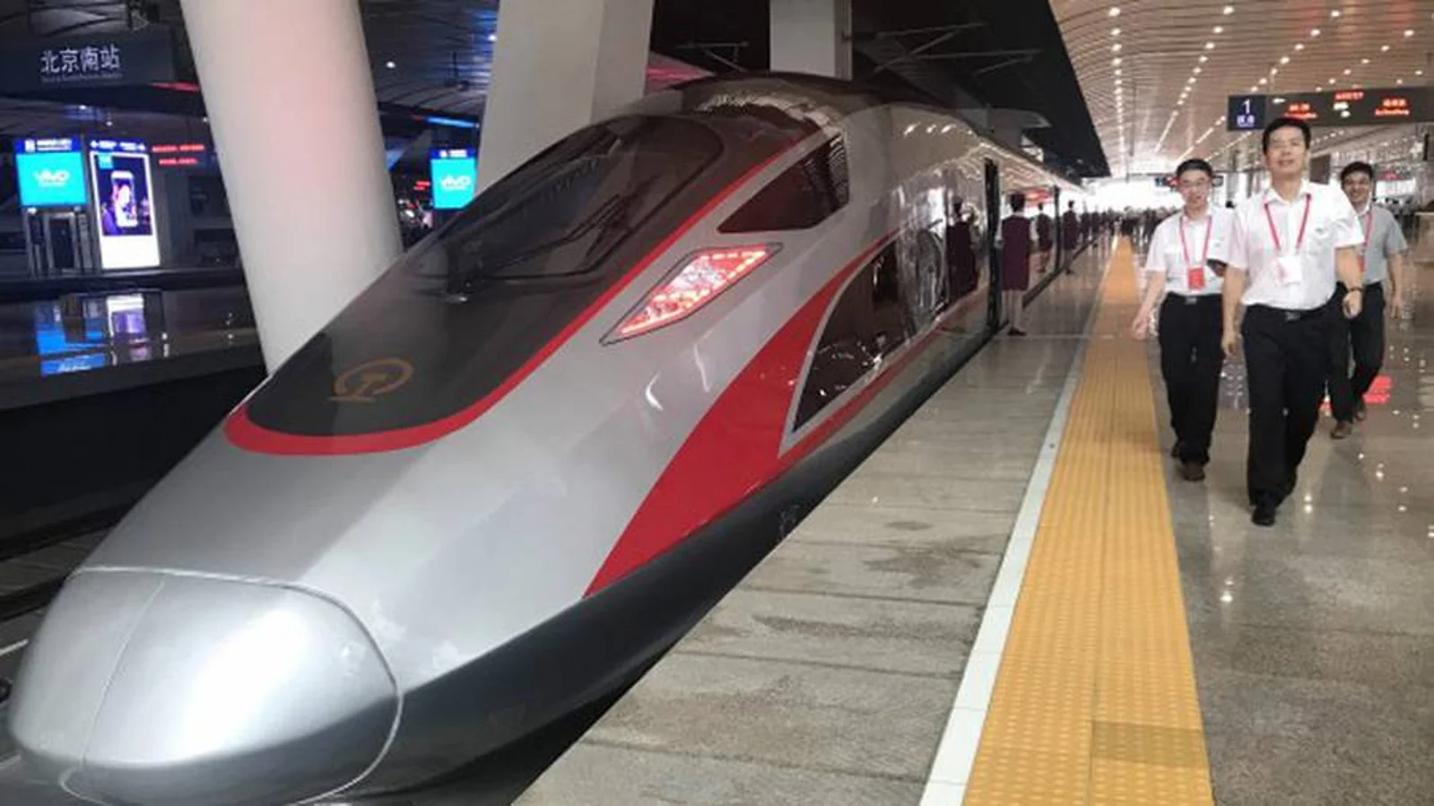 “复兴号”下月正式开跑 时速350公里 中国高速列车领跑世界